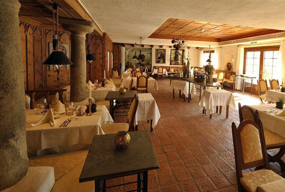 Hotel Strasserwirt - Ansitz Zu Tirol 4*