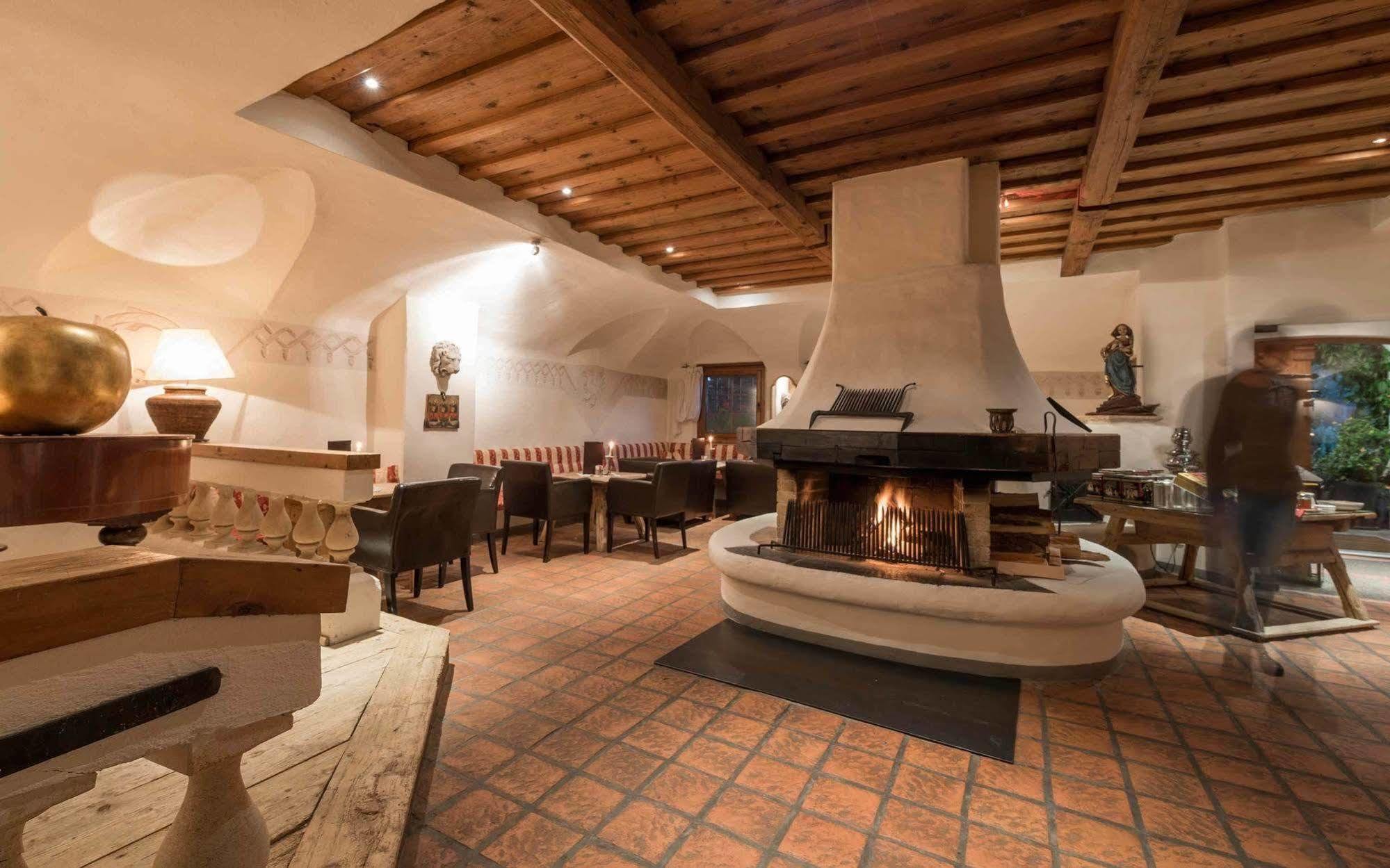 Hotel Strasserwirt - Ansitz Zu Tirol Strassen